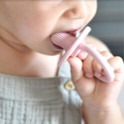 OiOi Gumy Silikon Diş Kaşıyıcı 3 Ay+ Pinky Pink - Thumbnail